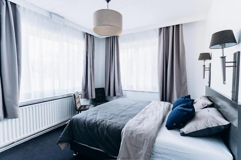 Atomihotel: Contemporary Comfort Steps From The Atomium! Jette