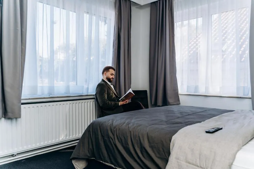 Hotel Atomihotel: Contemporary Comfort Steps From The Atomium! Jette